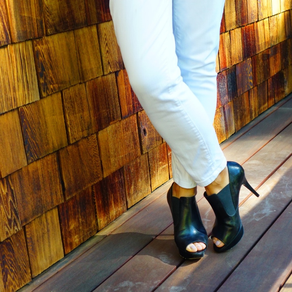 Vera wang peep toe bootie